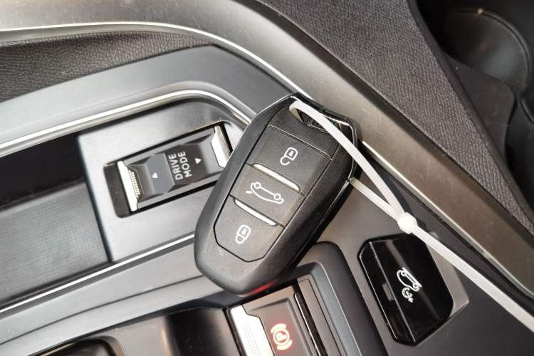 Used Peugeot 4008 New Energy 2020 1.6T PHEV Triple-Engine Luxury Edition Interior 1