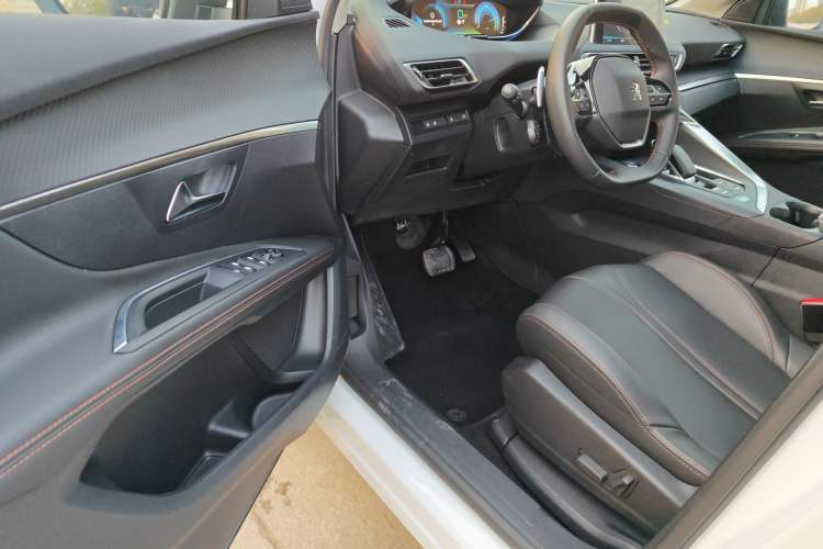 Used Peugeot 4008 New Energy 2020 1.6T PHEV Triple-Engine Luxury Edition Interior 2