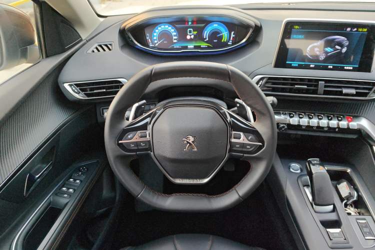Used Peugeot 4008 New Energy 2020 1.6T PHEV Triple-Engine Luxury Edition Steering Wheel