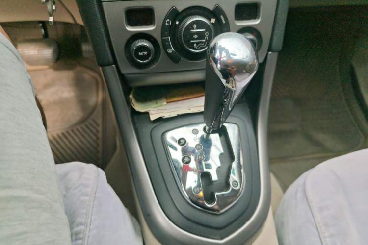 Used Peugeot 408 2010 1.6L Automatic Comfort Edition Gear Lever