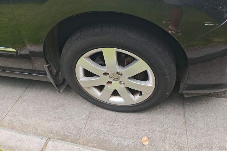 Used Peugeot 408 2010 1.6L Automatic Comfort Edition Right Front Wheel Hub