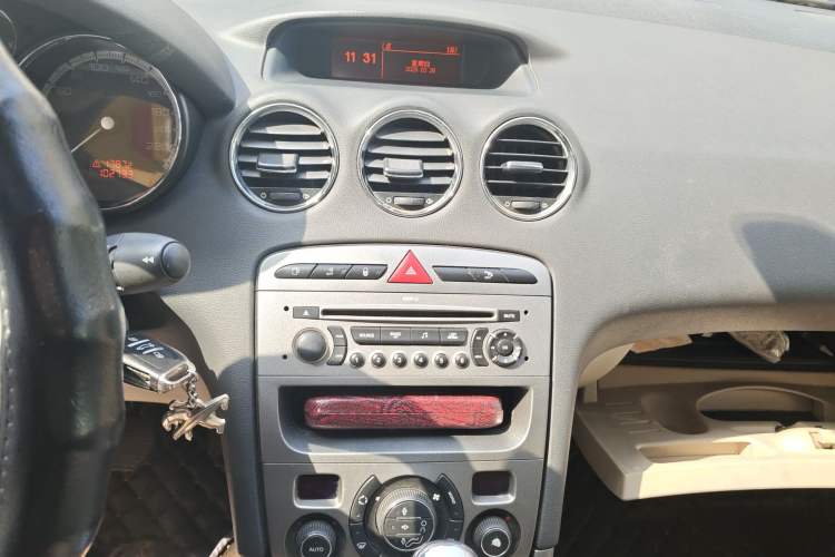 Used Peugeot 408 2010 2.0L Automatic Comfort Edition Audio And AC Panel