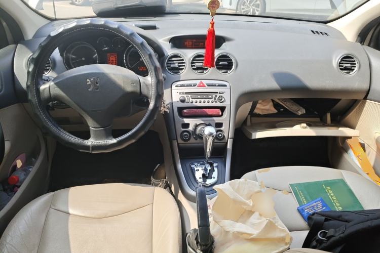 Used Peugeot 408 2010 2.0L Automatic Comfort Edition Center Console