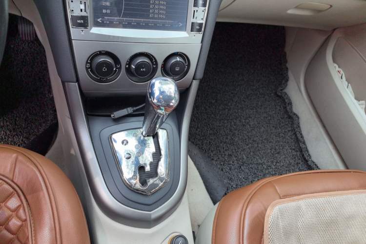 Used Peugeot 408 2010 2.0L Automatic Comfort Edition Gear Lever