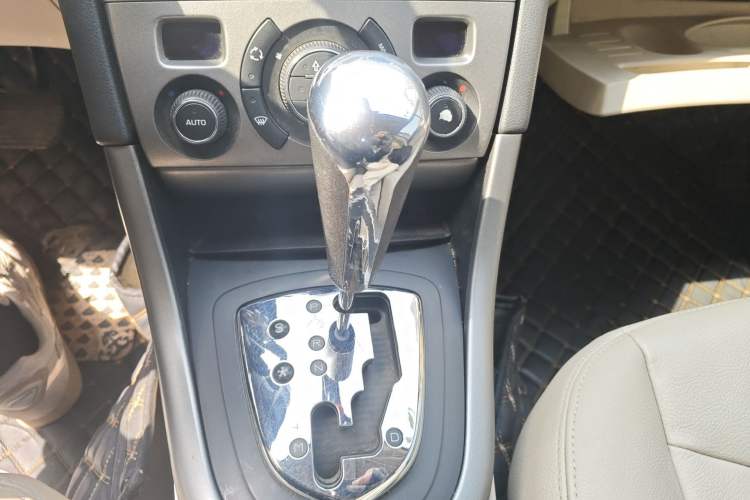 Used Peugeot 408 2010 2.0L Automatic Comfort Edition Gear Lever