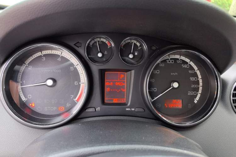 Used Peugeot 408 2010 2.0L Automatic Comfort Edition Odometer Close Up