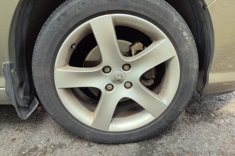 Used Peugeot 408 2010 2.0L Automatic Comfort Edition Right Front Wheel Hub