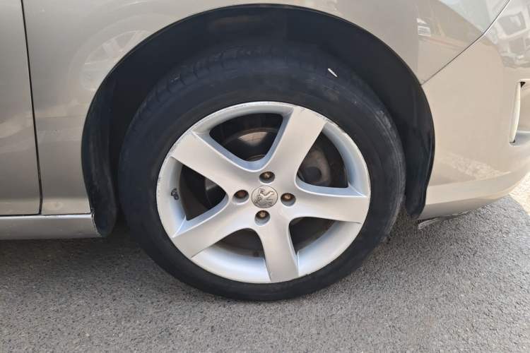 Used Peugeot 408 2010 2.0L Automatic Comfort Edition Right Front Wheel Hub