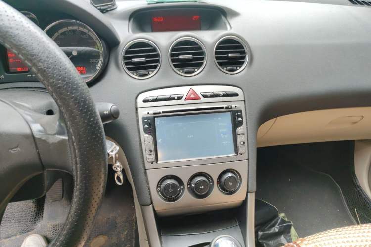 Used Peugeot 408 2010 1.6L Manual Comfort Edition Audio And AC Panel