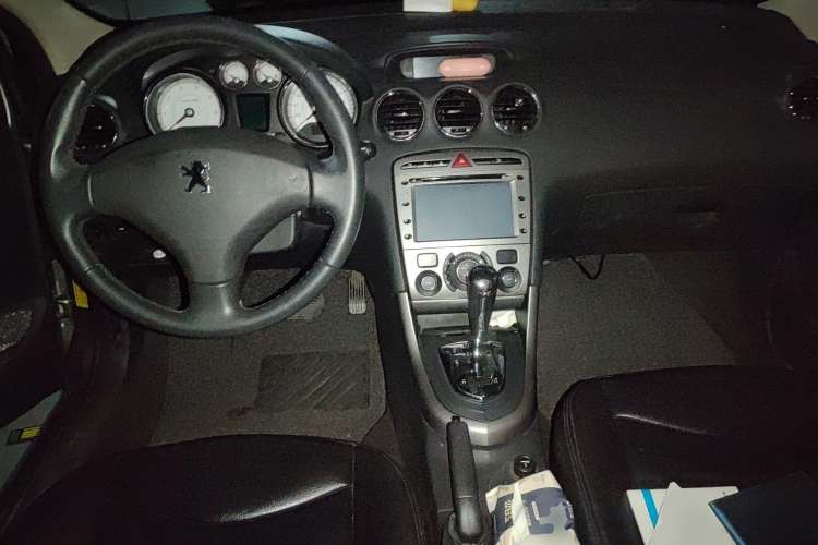 Used Peugeot 408 2010 2.0L Automatic Luxury Edition Center Console