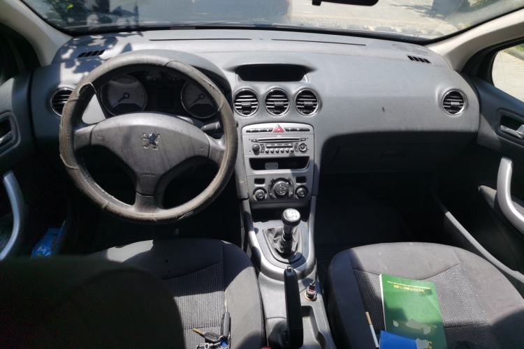 Used Peugeot 408 2010 2.0L Manual Luxury Edition Center Console
