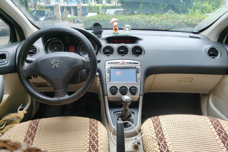 Used Peugeot 408 2010 1.6L Manual Comfort Edition Center Console