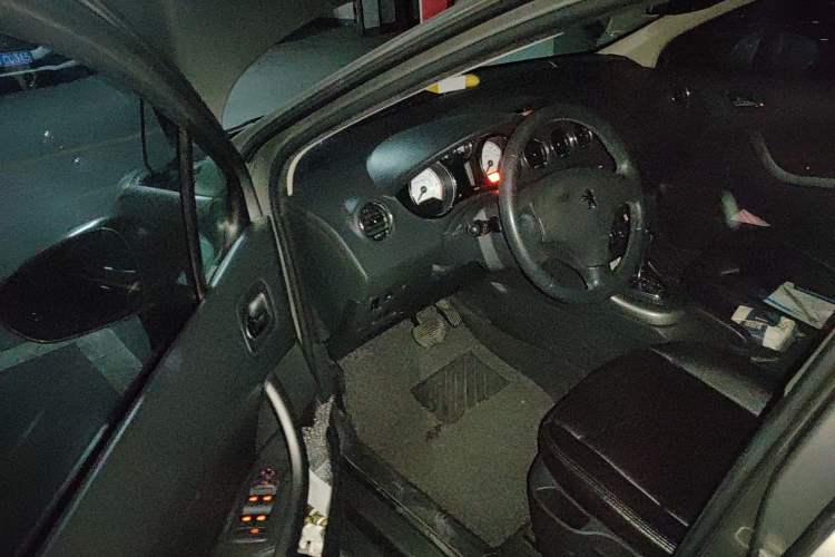 Used Peugeot 408 2010 2.0L Automatic Luxury Edition Driver Seat