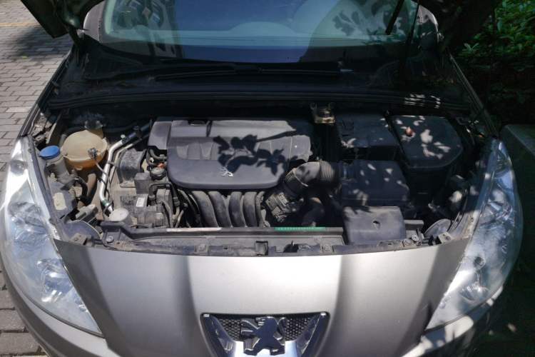 Used Peugeot 408 2010 2.0L Manual Luxury Edition Engine Bay