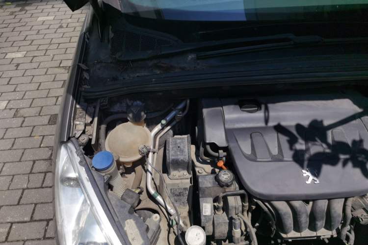 Used Peugeot 408 2010 2.0L Manual Luxury Edition Engine Bay Right