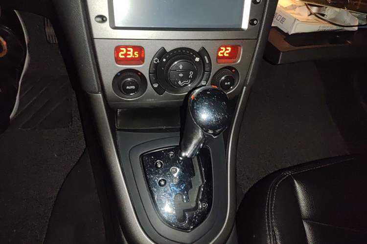 Used Peugeot 408 2010 2.0L Automatic Luxury Edition Gear Lever