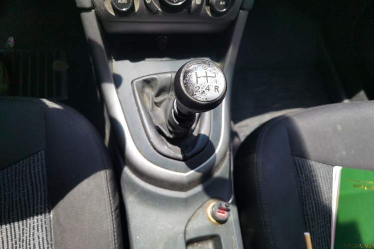Used Peugeot 408 2010 2.0L Manual Luxury Edition Gear Lever