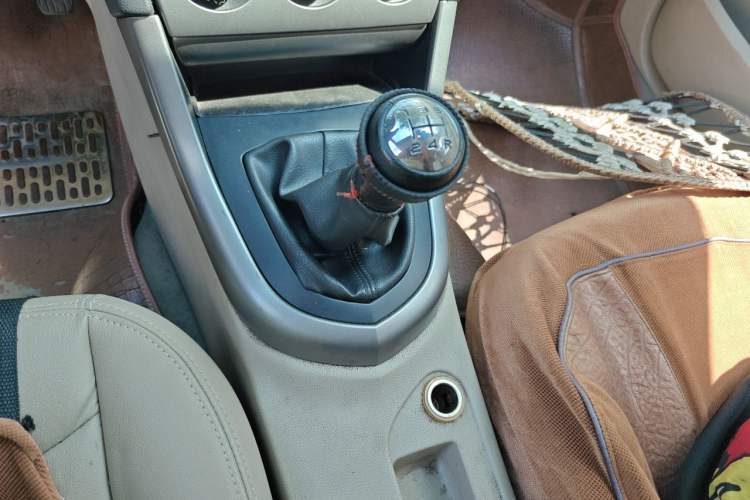 Used Peugeot 408 2010 2.0L Manual Comfort Edition Gear Lever