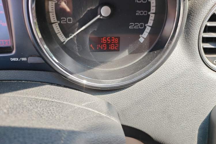 Used Peugeot 408 2010 2.0L Manual Comfort Edition Odometer Close Up
