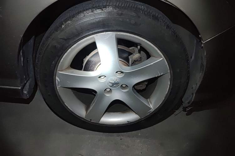 Used Peugeot 408 2010 2.0L Automatic Luxury Edition Right Front Wheel Hub