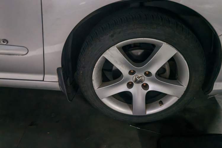 Used Peugeot 408 2010 2.0L Automatic Comfort Edition Right Front Wheel Hub