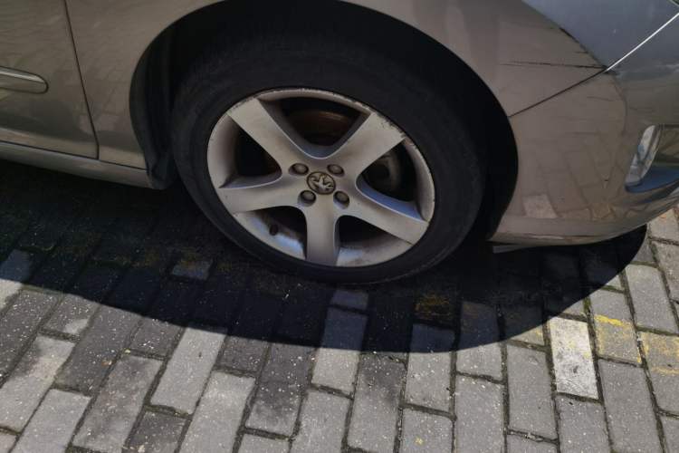 Used Peugeot 408 2010 2.0L Manual Luxury Edition Right Front Wheel Hub