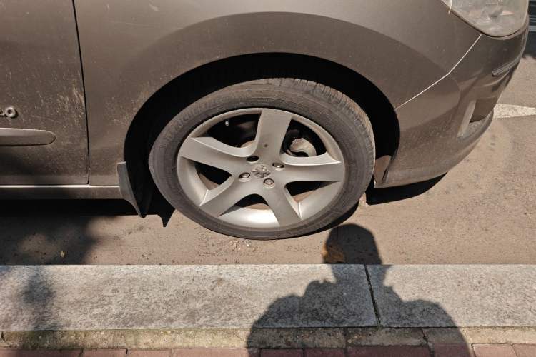 Used Peugeot 408 2010 2.0L Manual Comfort Edition Right Front Wheel Hub
