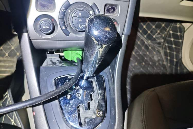 Used Peugeot 408 2010 2.0L Automatic Prestige Edition Gear Lever