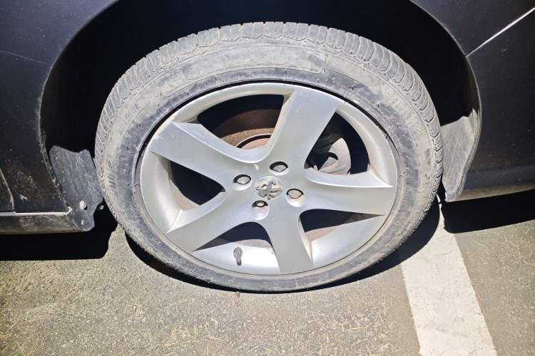 Used Peugeot 408 2010 2.0L Automatic Prestige Edition Right Front Wheel Hub