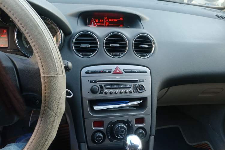 Used Peugeot 408 2010 2.0L Automatic Luxury Edition Audio And AC Panel