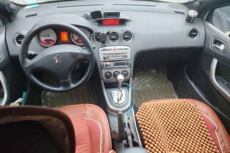 Used Peugeot 408 2010 2.0L Automatic Comfort Edition Center Console