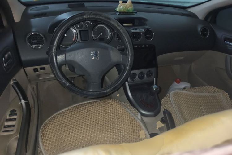 Used Peugeot 408 2010 2.0L Manual Comfort Edition Center Console