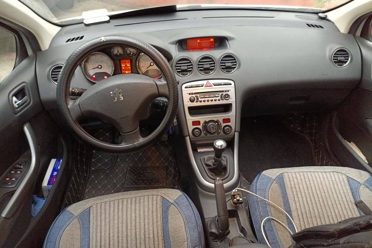 Used Peugeot 408 2010 2.0L Manual Luxury Edition Center Console