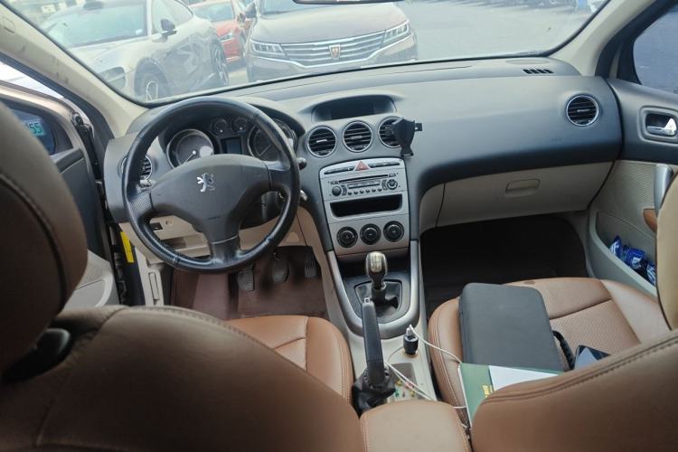Used Peugeot 408 2010 2.0L Manual Comfort Edition Center Console