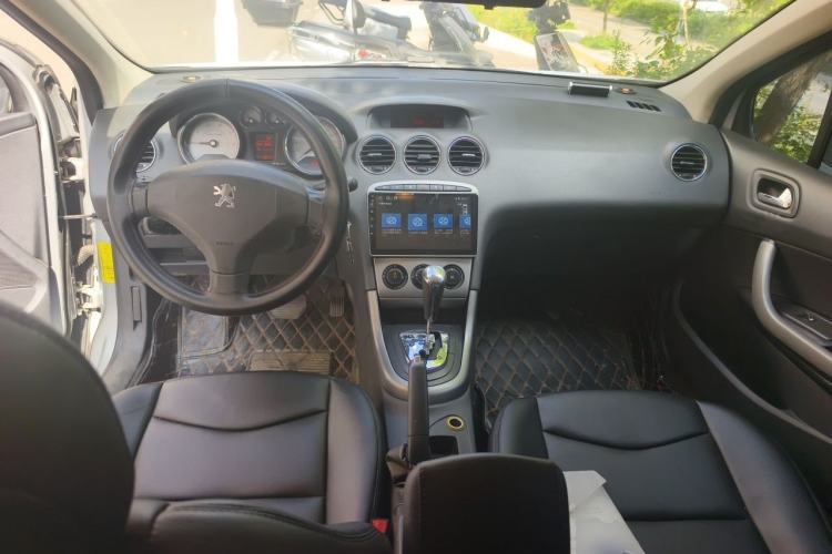 Used Peugeot 408 2010 2.0L Automatic Comfort Edition Center Console