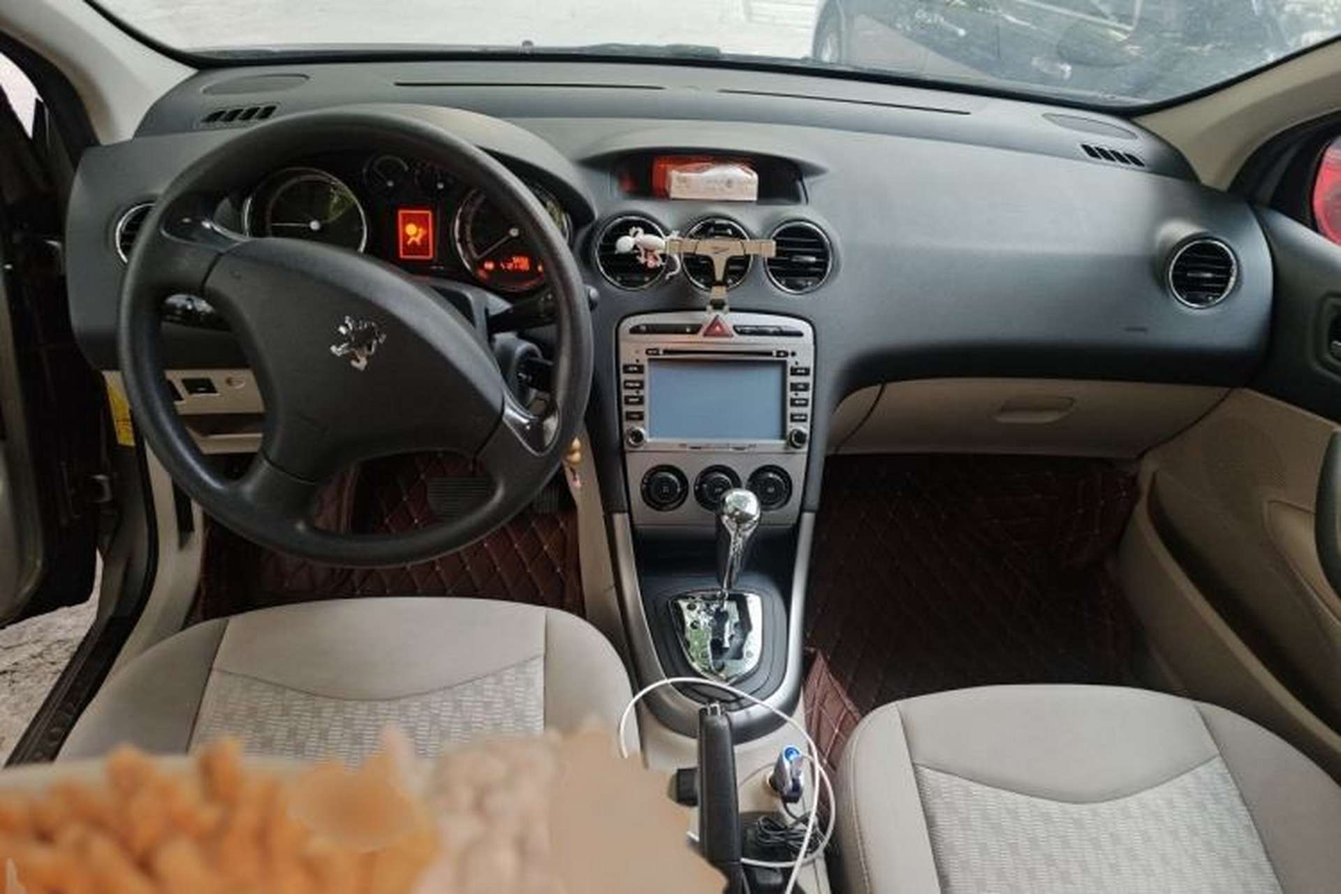 Used Peugeot 408 2010 2.0L Automatic Comfort Edition Center Console