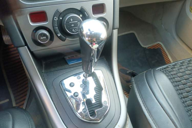 Used Peugeot 408 2010 2.0L Automatic Luxury Edition Gear Lever