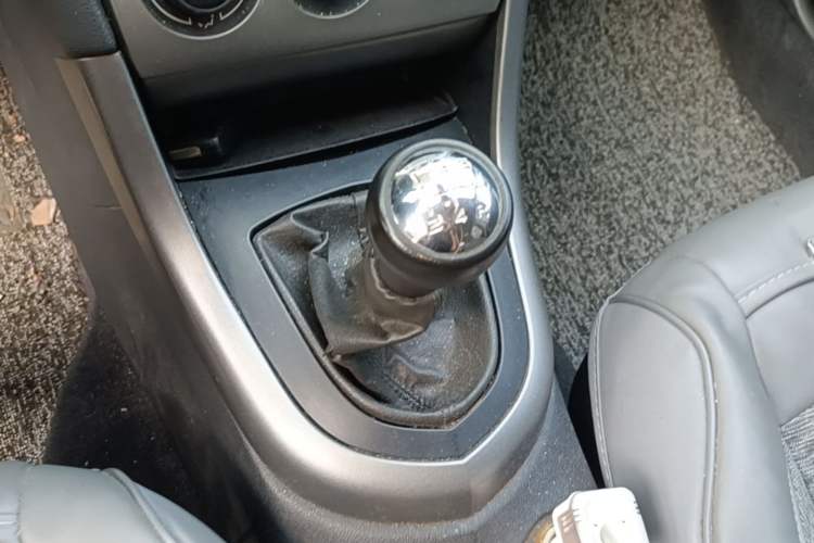 Used Peugeot 408 2010 2.0L Manual Comfort Edition Gear Lever