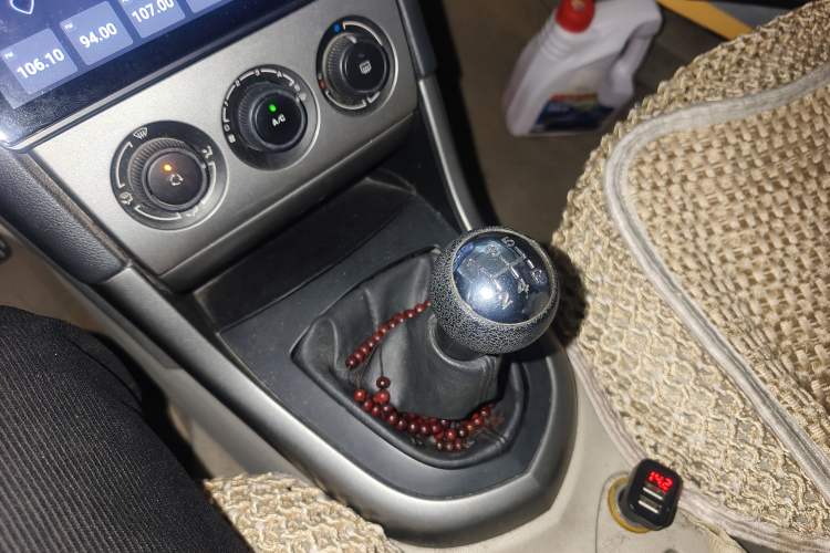 Used Peugeot 408 2010 2.0L Manual Comfort Edition Gear Lever
