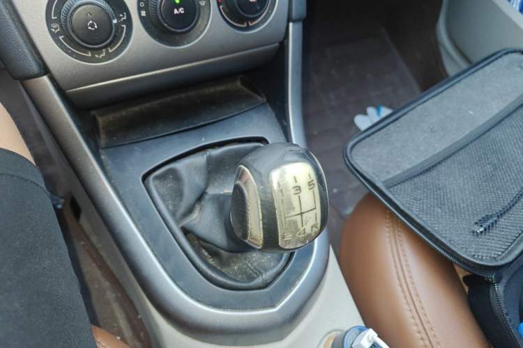 Used Peugeot 408 2010 2.0L Manual Comfort Edition Gear Lever