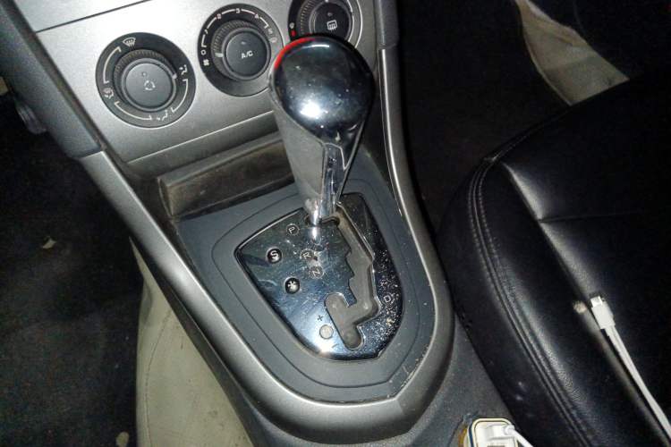 Used Peugeot 408 2010 2.0L Automatic Comfort Edition Gear Lever