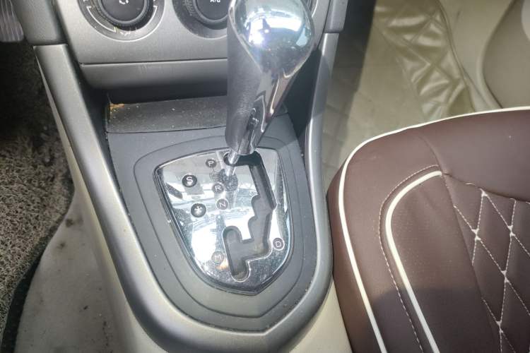 Used Peugeot 408 2010 2.0L Automatic Comfort Edition Gear Lever