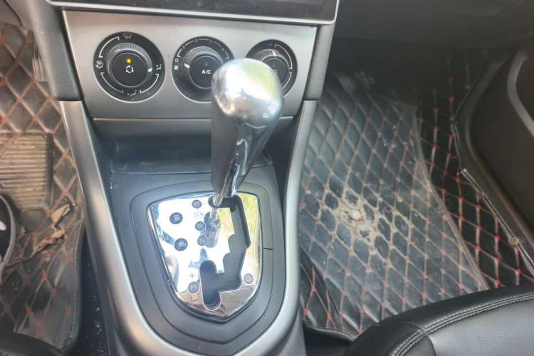 Used Peugeot 408 2010 2.0L Automatic Comfort Edition Gear Lever