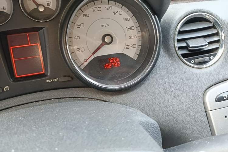 Used Peugeot 408 2010 2.0L Manual Comfort Edition Odometer Close Up