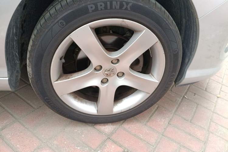 Used Peugeot 408 2010 2.0L Manual Luxury Edition Right Front Wheel Hub