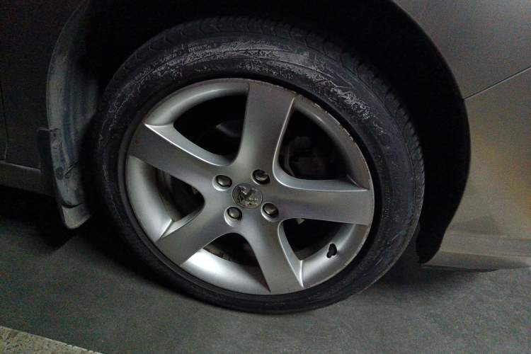 Used Peugeot 408 2010 2.0L Automatic Comfort Edition Right Front Wheel Hub