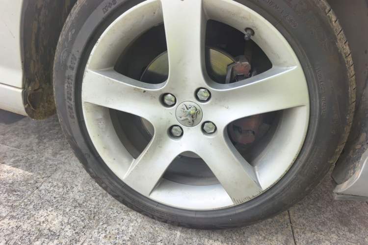 Used Peugeot 408 2010 2.0L Automatic Comfort Edition Right Front Wheel Hub