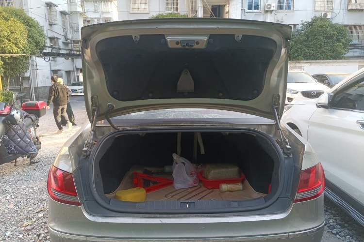 Used Peugeot 408 2010 2.0L Automatic Luxury Edition Trunk