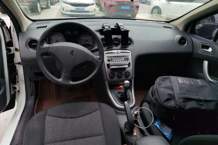 Used Peugeot 408 2010 1.6L Manual Comfort Edition Center Console