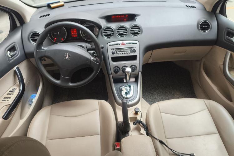 Used Peugeot 408 2010 2.0L Automatic Comfort Edition Center Console